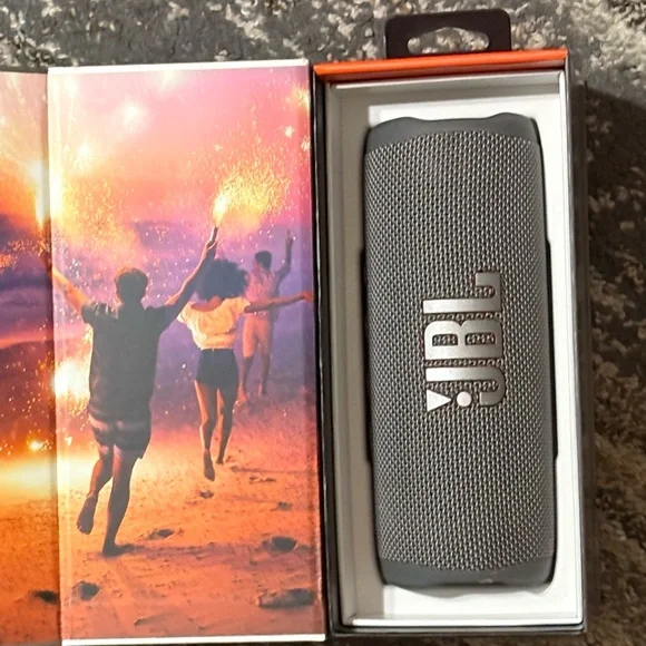 JBL Flip 6 Portable Bluetooth Speaker - Light Gray EUC - Picture 10 of 10